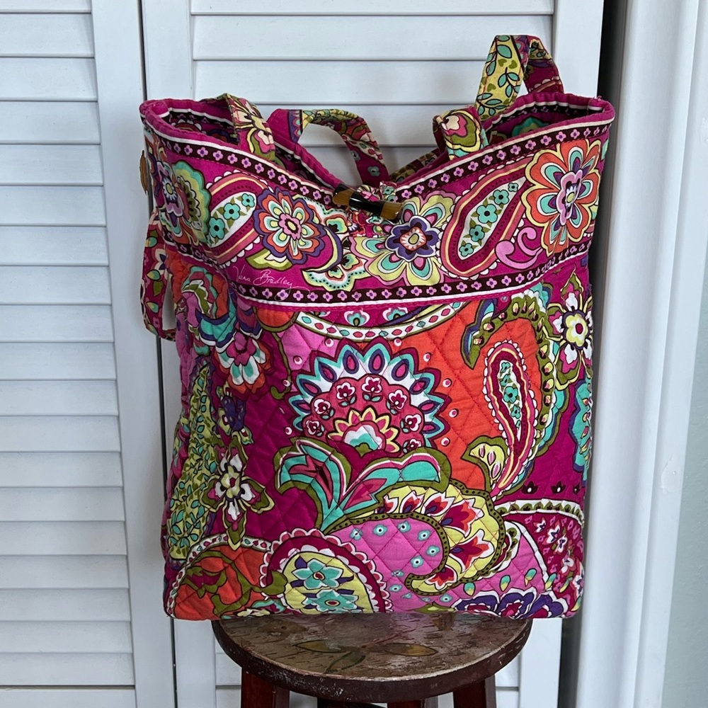 Vera Bradley quilted bag. NWOT. Matches almost everything.